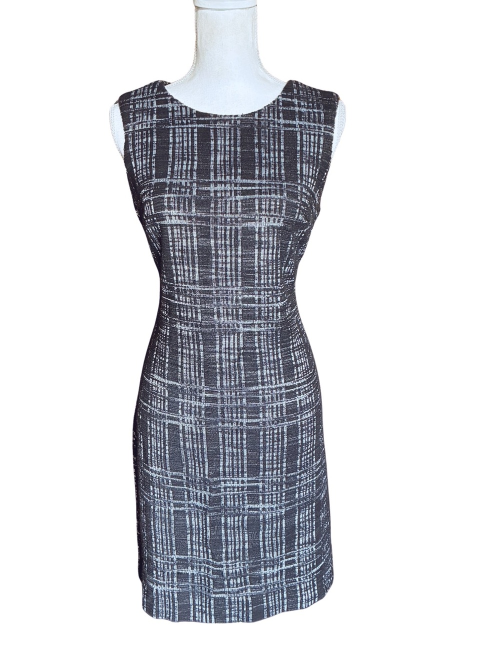 Sz. 8 Sharagano Black & White Plaid Sleeveless Sheath Dress